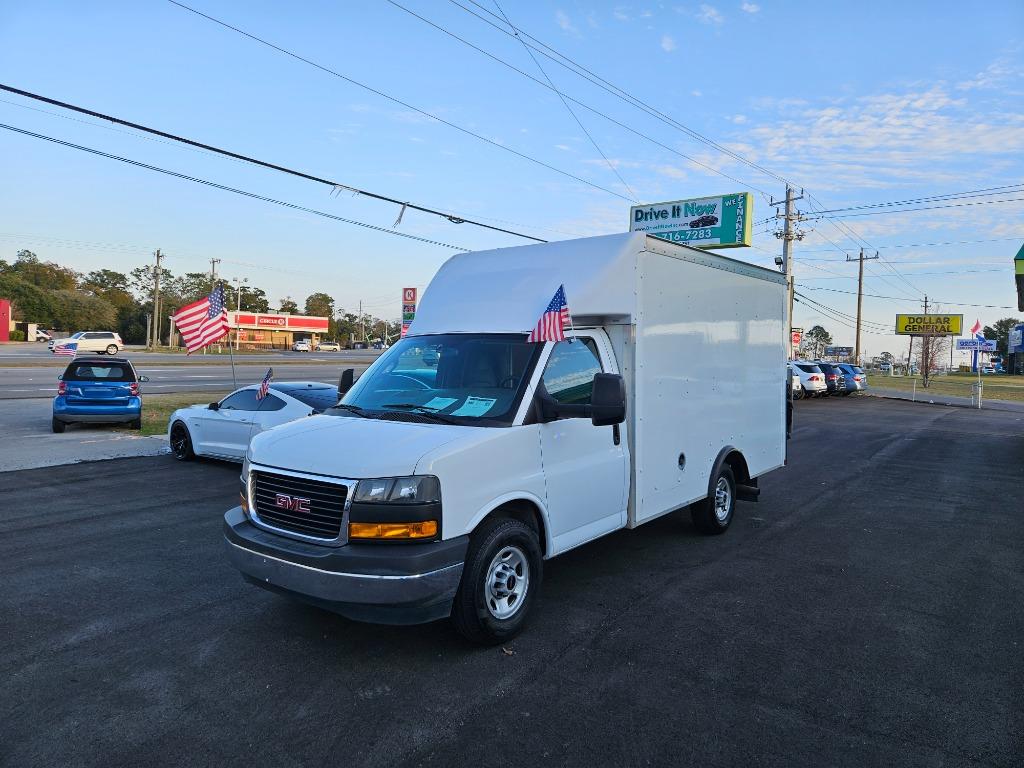 2019 GMC Savana Cutaway Work Van's photo