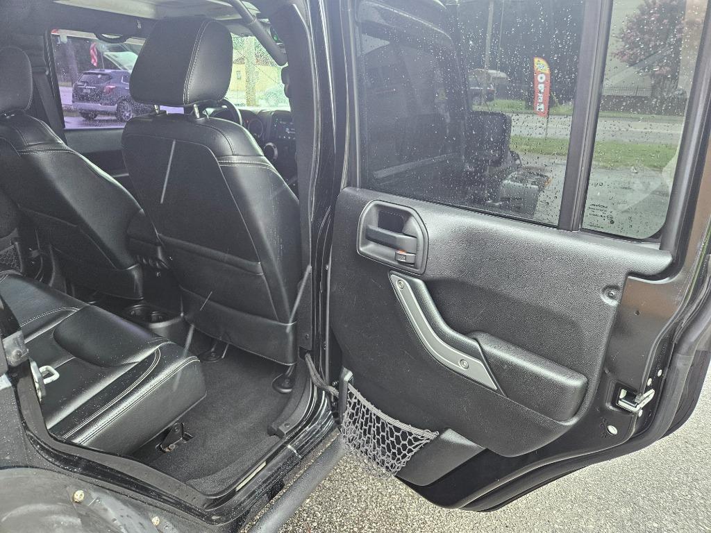 2013 Jeep Wrangler Unlimited Sahara - Photo 15