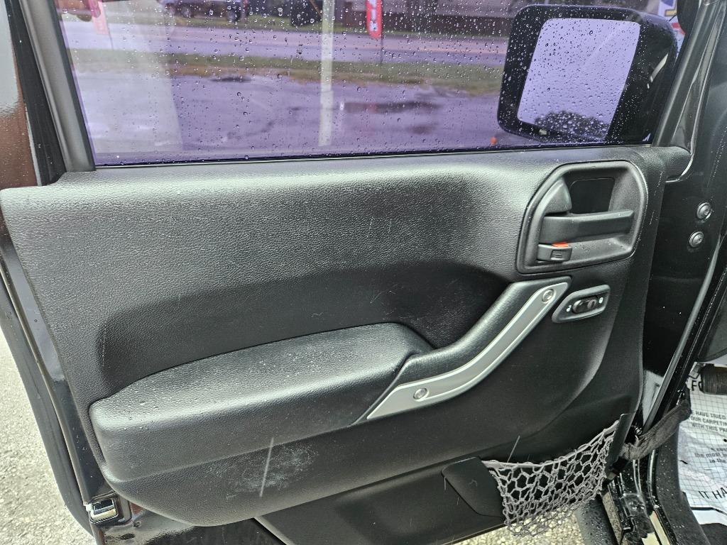 2013 Jeep Wrangler Unlimited Sahara - Photo 20