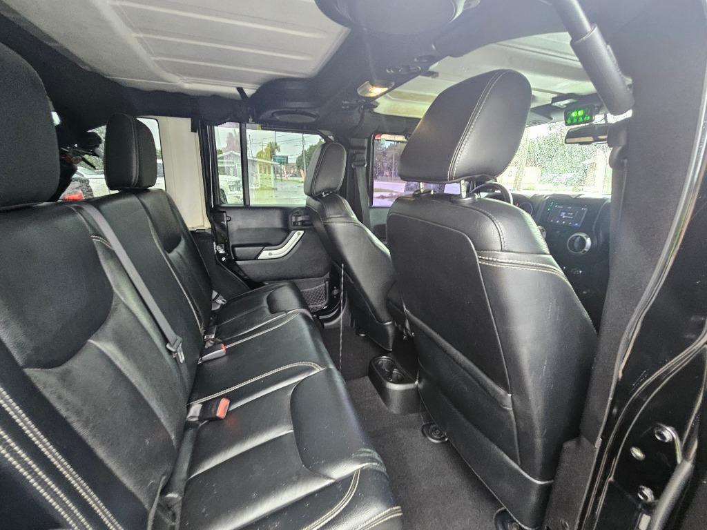2013 Jeep Wrangler Unlimited Sahara - Photo 11