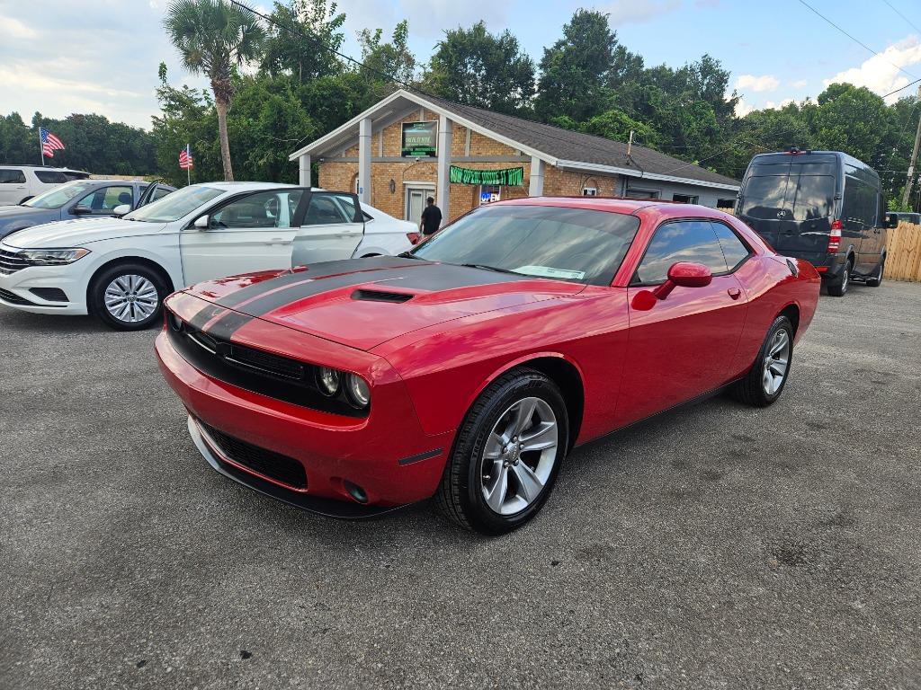 2016 Dodge Challenger SXT's photo