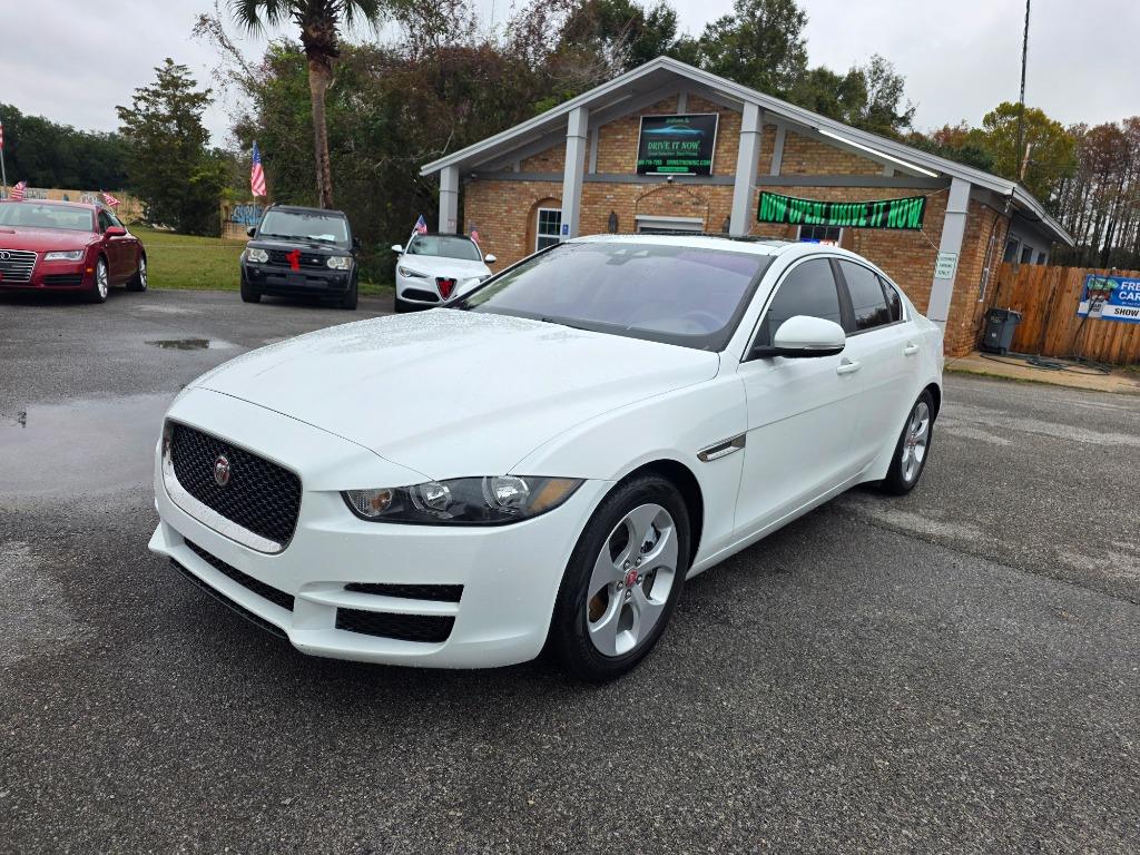 2017 Jaguar XE Base's photo