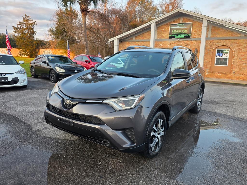 2017 Toyota RAV4 LE's photo