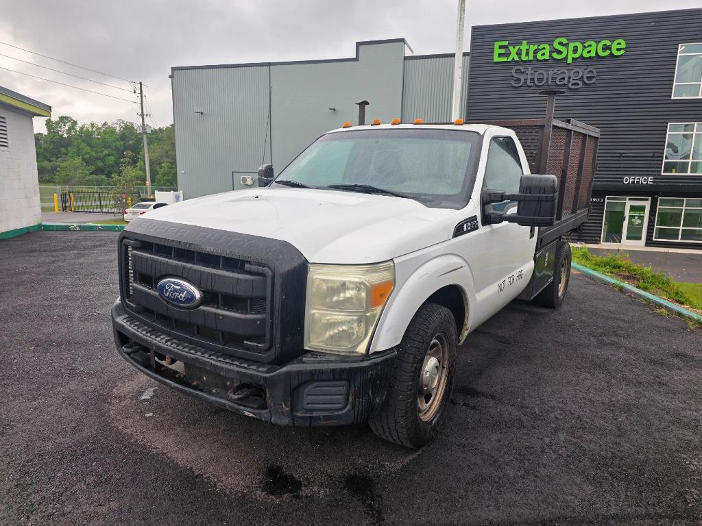 2011 Ford F-350 Super Duty Chassis Cab XL