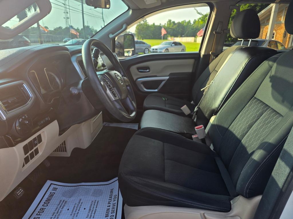 2017 Nissan Titan XD SV - Photo 9